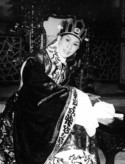 女班时代的第一小生任剑辉:帅过男人,风采不输"宝冢"天海佑希_演出