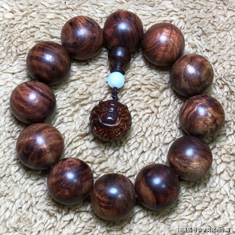 海南黄花梨手串要多久才能直接戴手上?_盘玩_表面_包浆