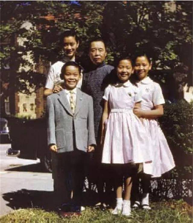 张幼仪怀孕,徐志摩让她打胎未果,却在儿子夭折后,抱着骨灰大哭_徐申如