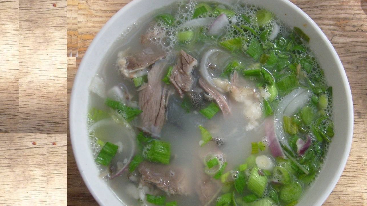 炖羊肉汤时,别急着下锅,做到这3点,炖出来的汤浓白味鲜没膻味