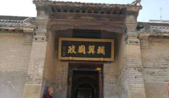 中国最牛"钉子户",皇帝御赐门匾,补贴百亿都不拆!_进行_房子_历史