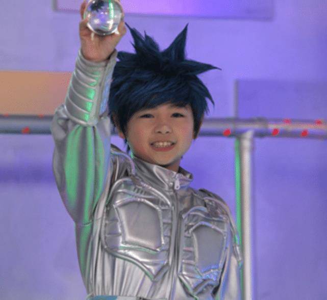 有种"从小帅到大"叫蓝多多,近照帅到犯规,笑起来那刻撞脸王俊凯