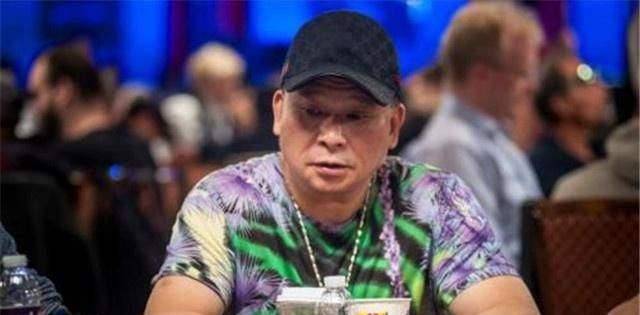 他是"赌神"原型,30岁横扫世界赌场,赌牌时有一个特殊习惯_陈强尼_扑克