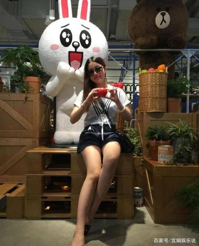 孟非隐瞒26年的妻子曝光,原来这么年轻,鲁豫一见直呼太漂亮了_新亚