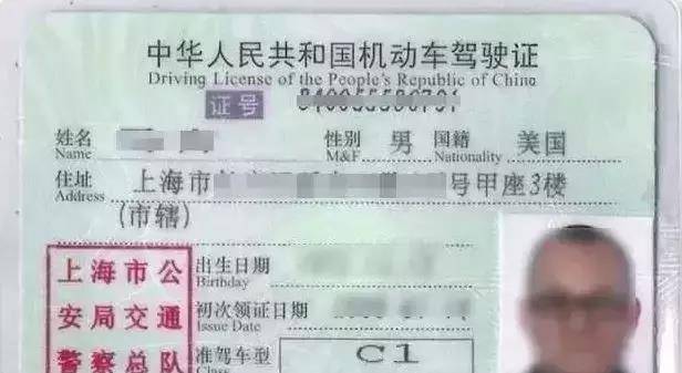 m/f中的符号"/"表达"或者","两者之一"的意思,这才是性别栏信息的正确