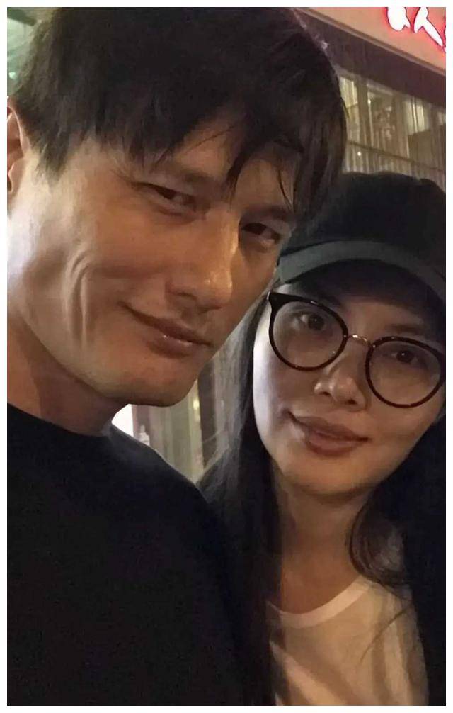 徐冬冬和尹子维宣布订婚,被指更像合约情侣了._关系_外界_视频