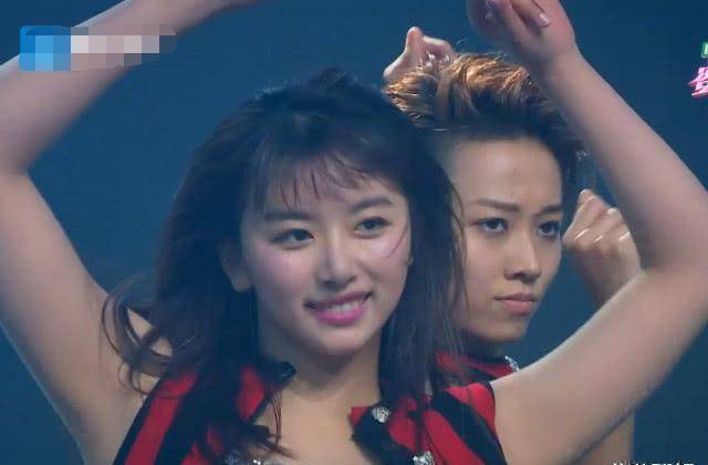 孔雪儿第一次参加唱跳节目,谢霆锋评价三个字,有无实力一目了然_时候