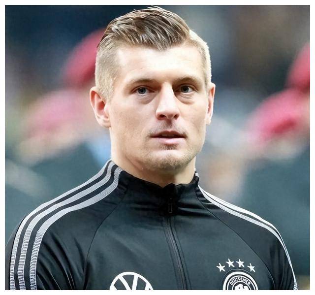 德国队中场混乱:8号位超员,6号位无人执掌!_克罗斯_防守_球员