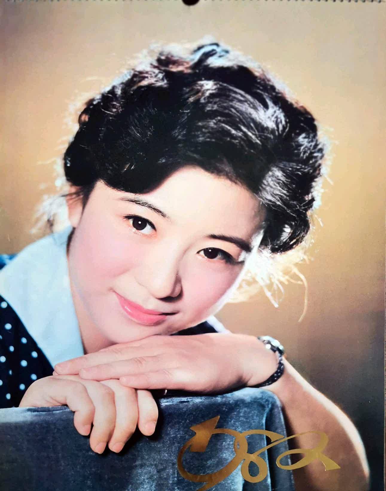 1982年女演员挂历封面:王馥荔王馥荔,1949年出生于江苏徐州市.