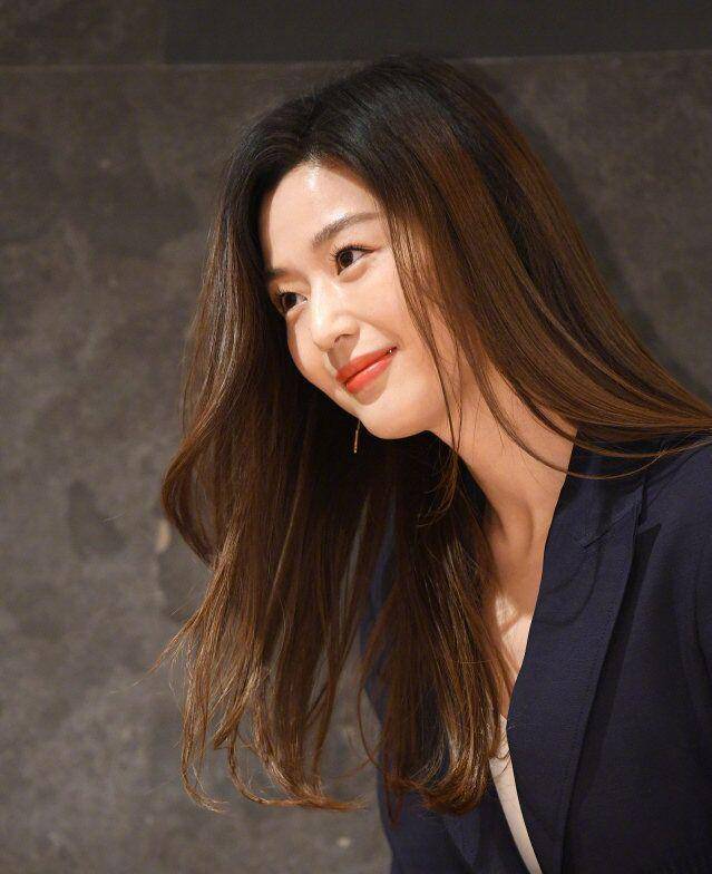 全智贤上演复古大片,当了辣妈也时尚,真不愧是嫁给了设计师之家_黄色