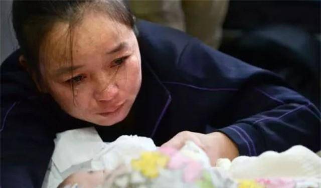 三胎孕妇怀连体婴,手术费不足仍坚持生:孩子生下来