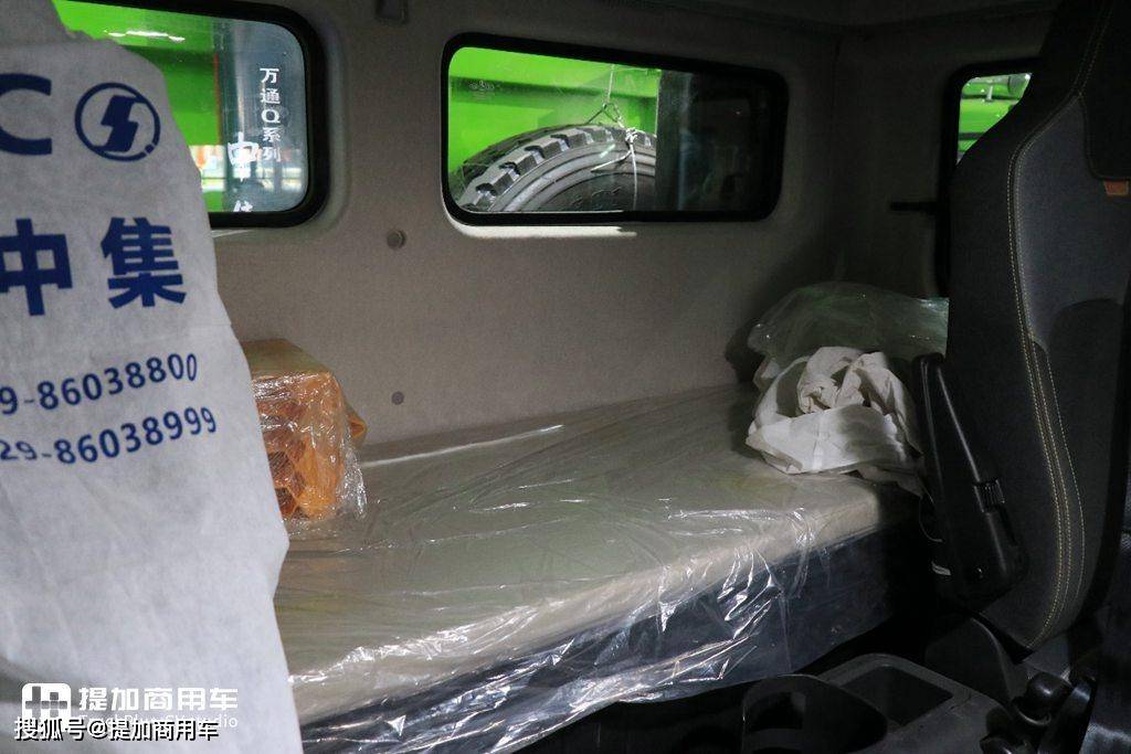 陕汽德龙x5000自卸车实拍,自动挡还配了中集货厢_搜狐汽车_搜狐网