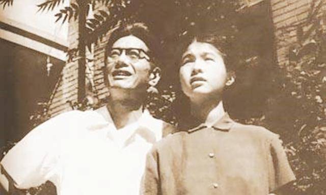 两个星期之后,当乔松都又一次看望父亲乔冠华时,乔冠华的病床已经被