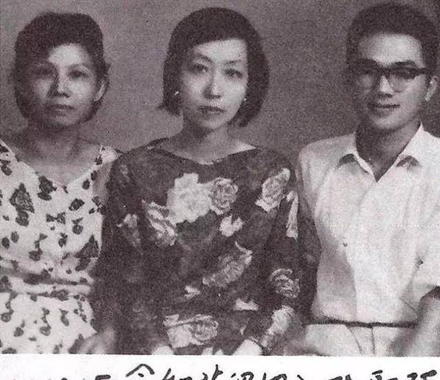 他没有结婚,一方面是因为父亲沉迷鸦片,耽误儿子的婚事,但另一方面呢