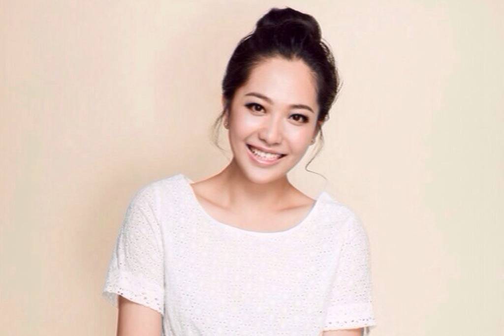 离婚十年后罕见现身,朱芳雨曾举办超600人婚礼迎娶她_胡美_生活_事情