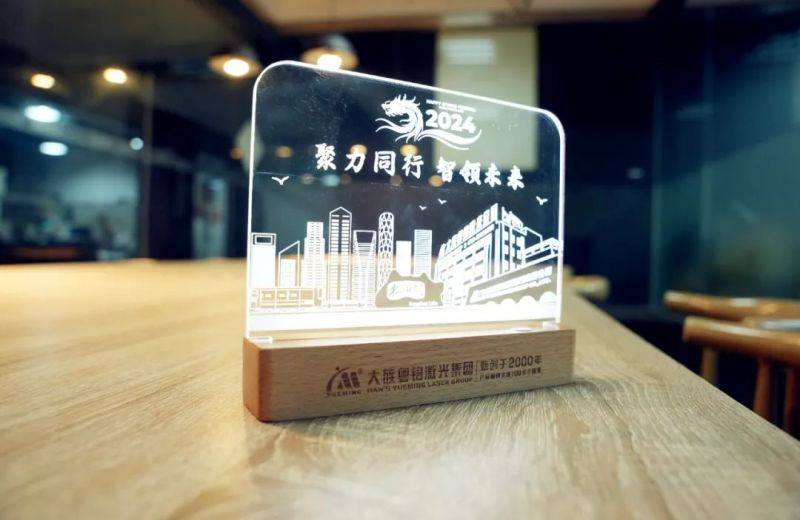 激光科技,让亚克力化身百变增值的"神仙材质"