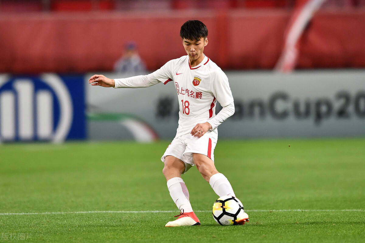 上港幸好没留下他,如今当打之年却只能踢中冠,曾征