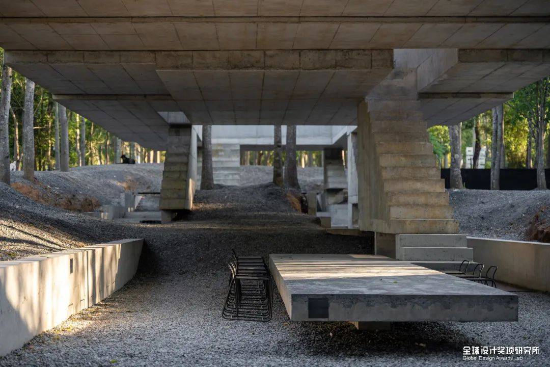 项目所在地有一个隐蔽的特点,如果不进入场地,是无法清楚感知的.