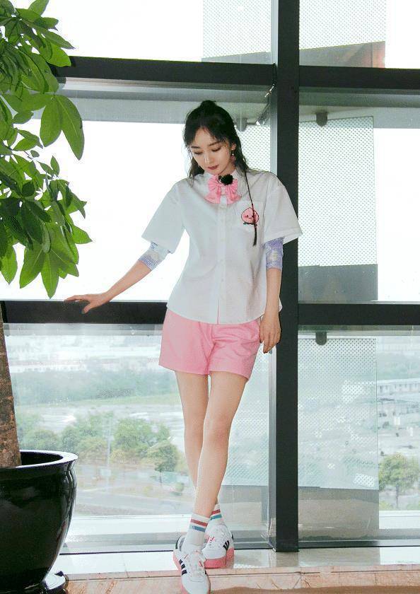 体重过百都做不到,宛若"坐"在鞋跟上_少女_造型_魅力