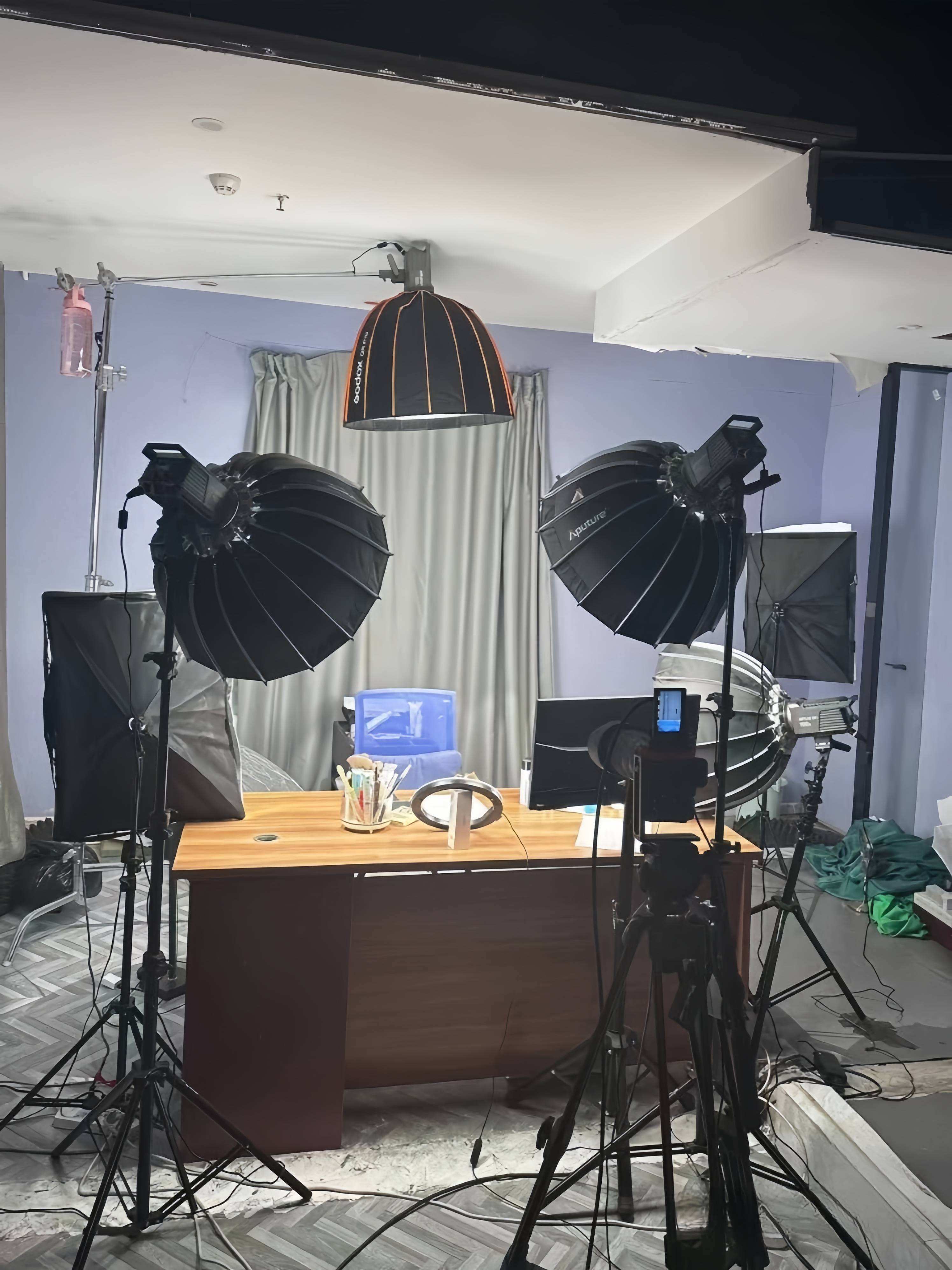 外高桥电商直播基地,小面积办公室,独立空调,家具齐全