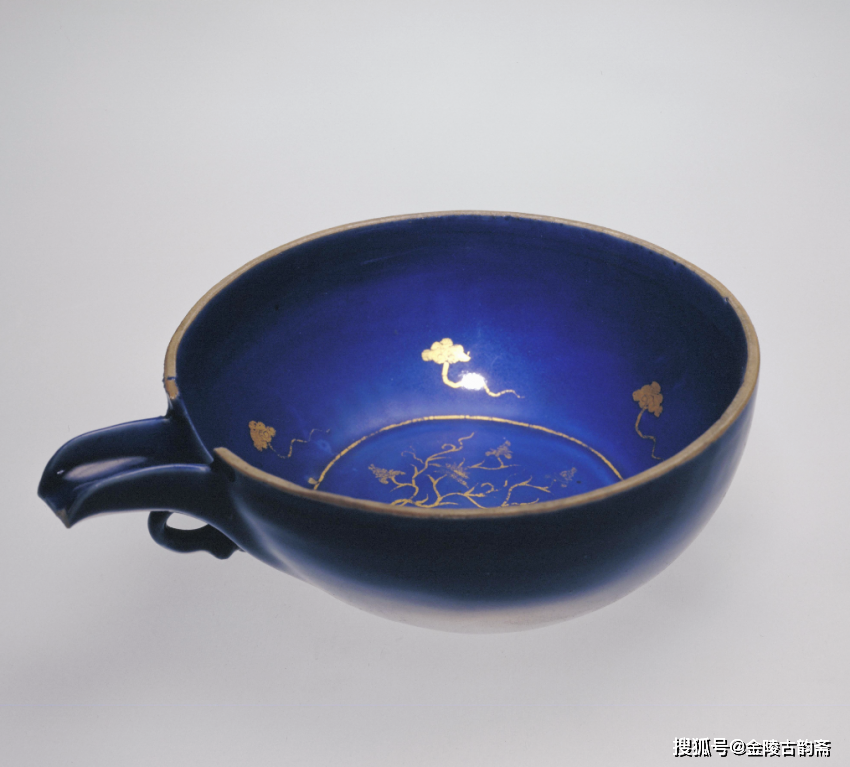 台北故宫博物院藏蓝釉单把杯1987年杭州市朝晖路元代