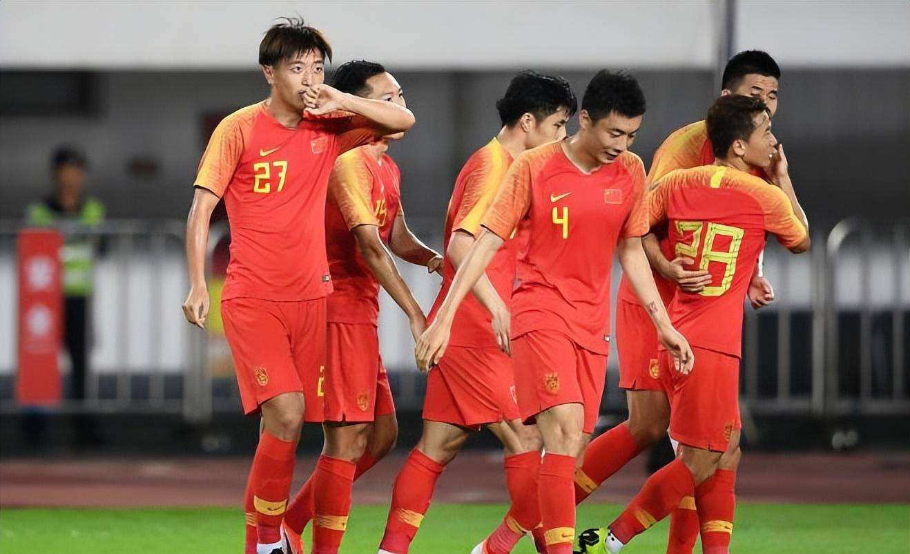 伊万科维奇一接手国足,就将郑智提拔为更衣室老板,并赋予他重要职责.