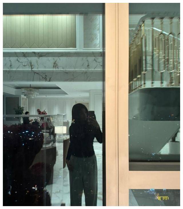 王诗龄豪宅曝光!奢华生活引发热议,这才是真正的"凡尔赛"!