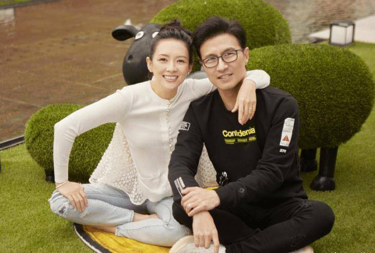 章子怡三胎都来了?近照衣着宽松小腹明显凸起,网友表示易孕体质吧!