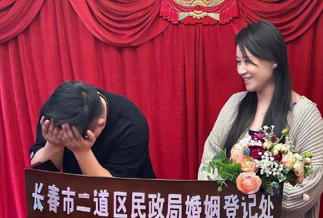 《乡村爱情》徐会计再婚,新妻喜欢露腿装,前妻跟赵