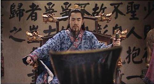 王宁嫔还不怎么样,曹端妃生得极为美貌,据说朱厚熜