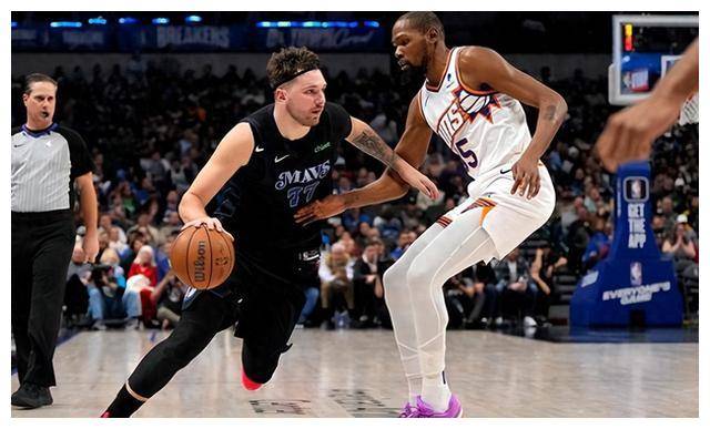 杜兰特低迷失准,球迷尖叫!_凯里欧文_比赛_布克