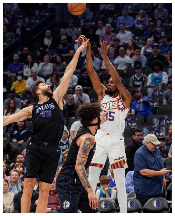 欧东70 14猛追杜布58 10,kd拉胯失误连连_比赛_东契奇_欧文