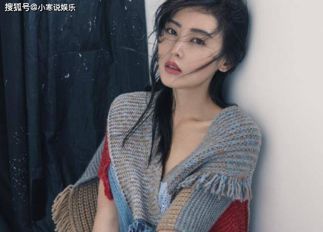 张天爱晒自拍照狂撩粉丝,身穿吊带衫简直美炸,微微一笑超迷人_作品