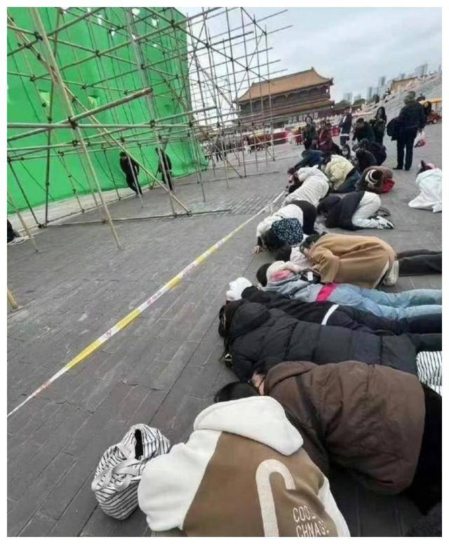 肖战夜半发文,绿幕底下代拍惊现,惊悚一幕!_米兰_干扰_支持