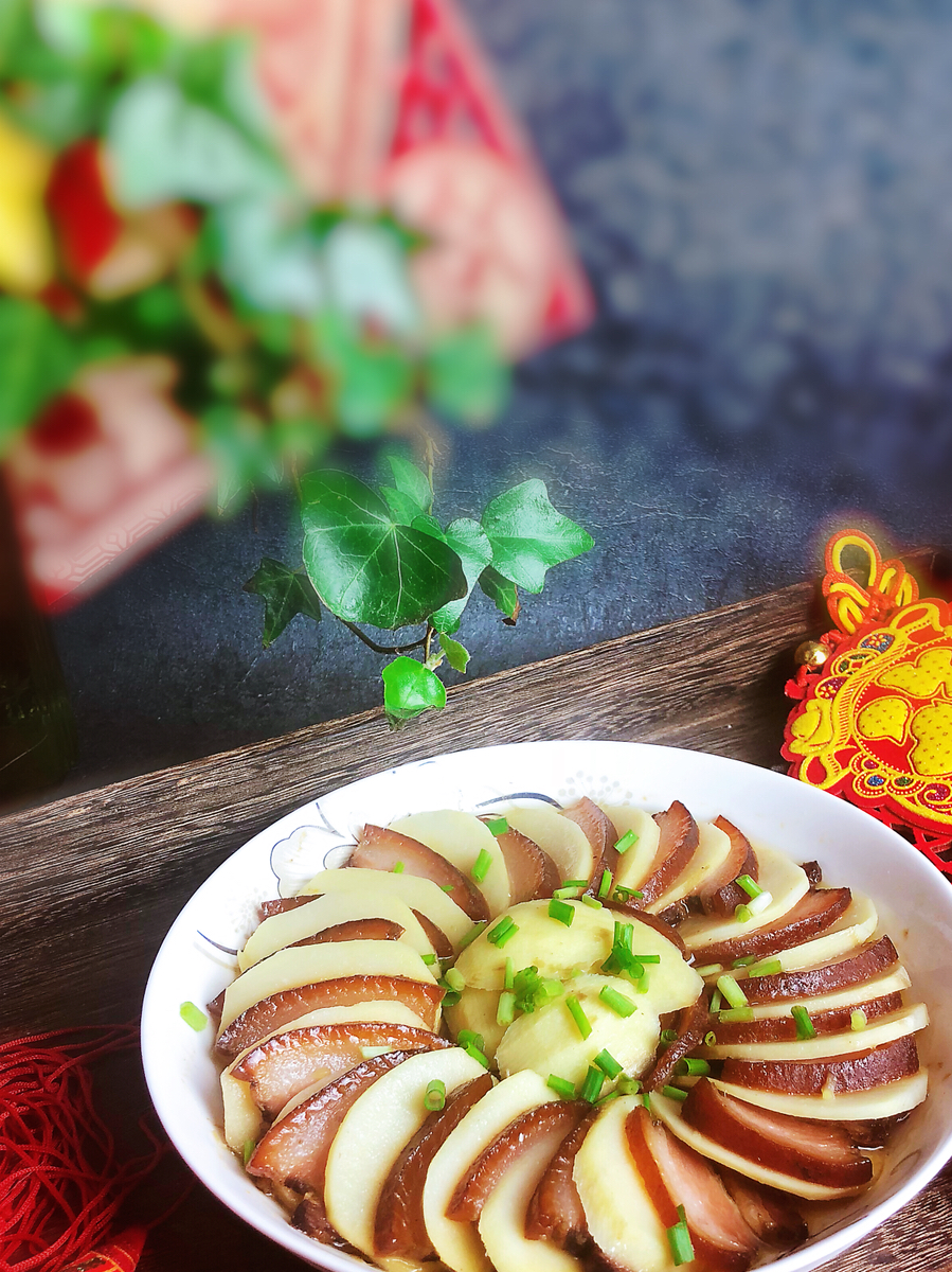 节后,腌腊制品闪亮登场,酱肉与慈姑一起蒸,咸鲜下饭,胃口大开_慈菇