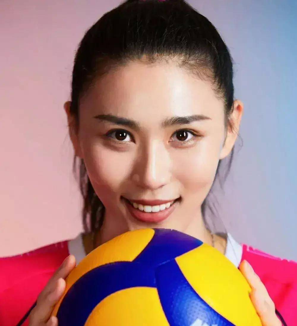 金夜,杜青青,钟慧都回来了. 这次会轮到谁呢? 蔡斌将担任主攻.