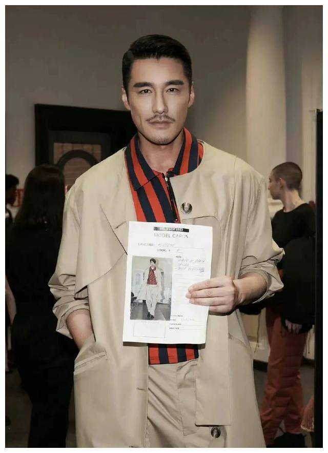 中国明星傅兵在伦敦成为炙手可热的帅哥,外国女人竞相疯狂.