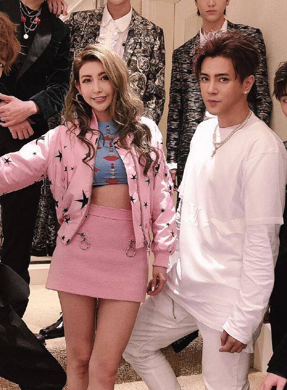 罗志祥正式取关周扬青,却依旧关注她_黑色_显得_造型