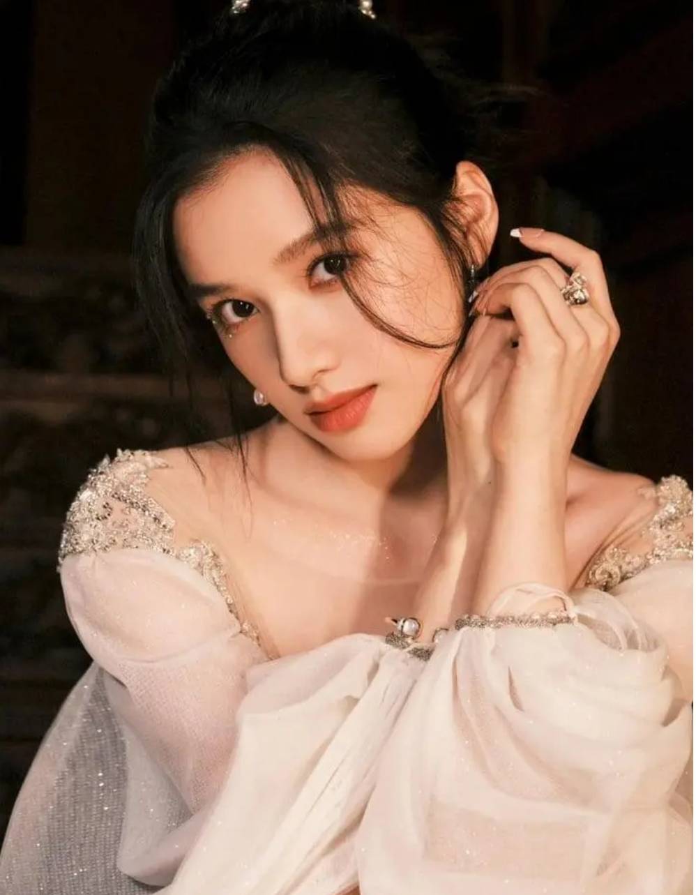 "95后新生代演员:卢昱晓与张婧仪谁将成为下一个流量花?