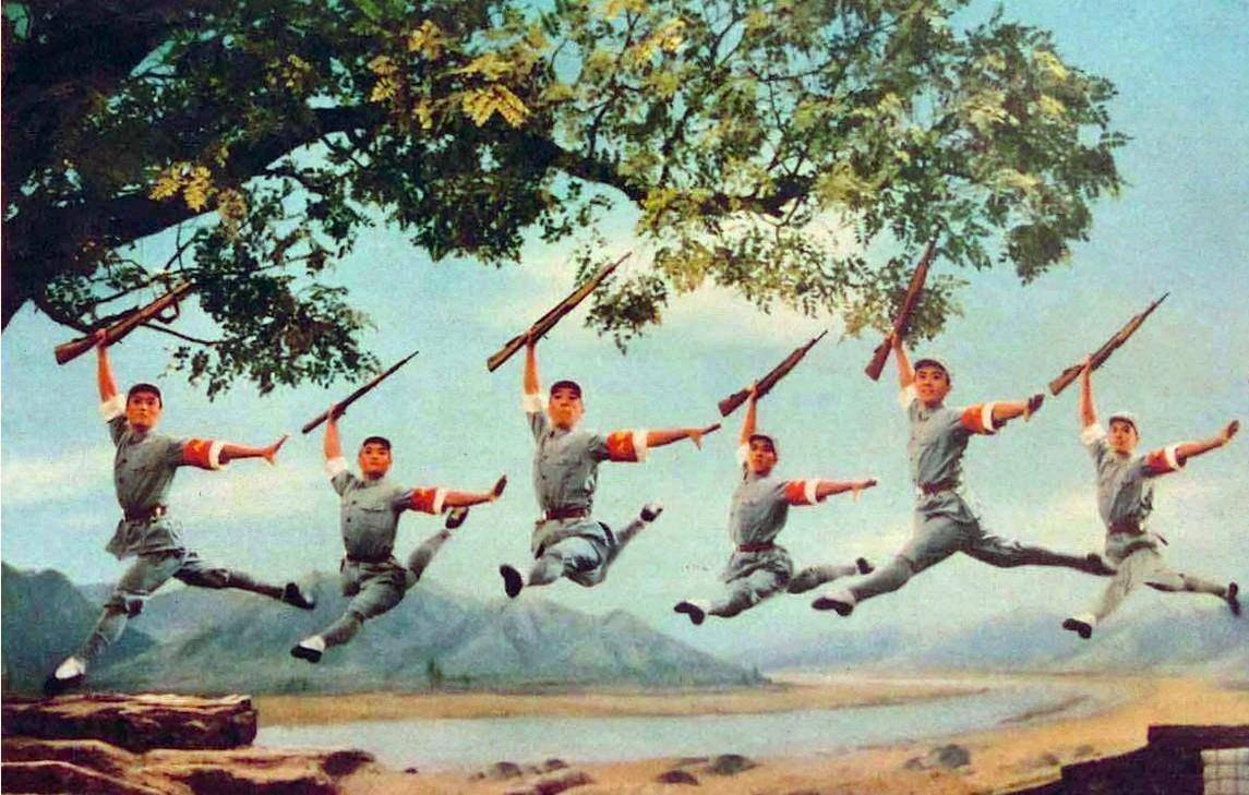 后半部分剧情中,已经逃出虎口,落难山林的"白毛女"则由石钟琴扮演