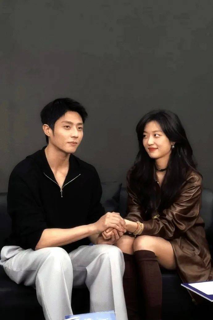 知名95花恋情被爆,男友神似王鹤棣?_陈靖_孙千_营业