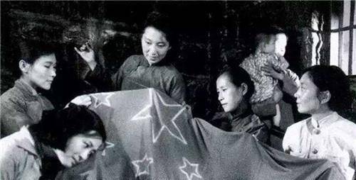 工人修复渣滓洞女牢,意外发现一个洞,专家:洞内物品来头不小_江姐