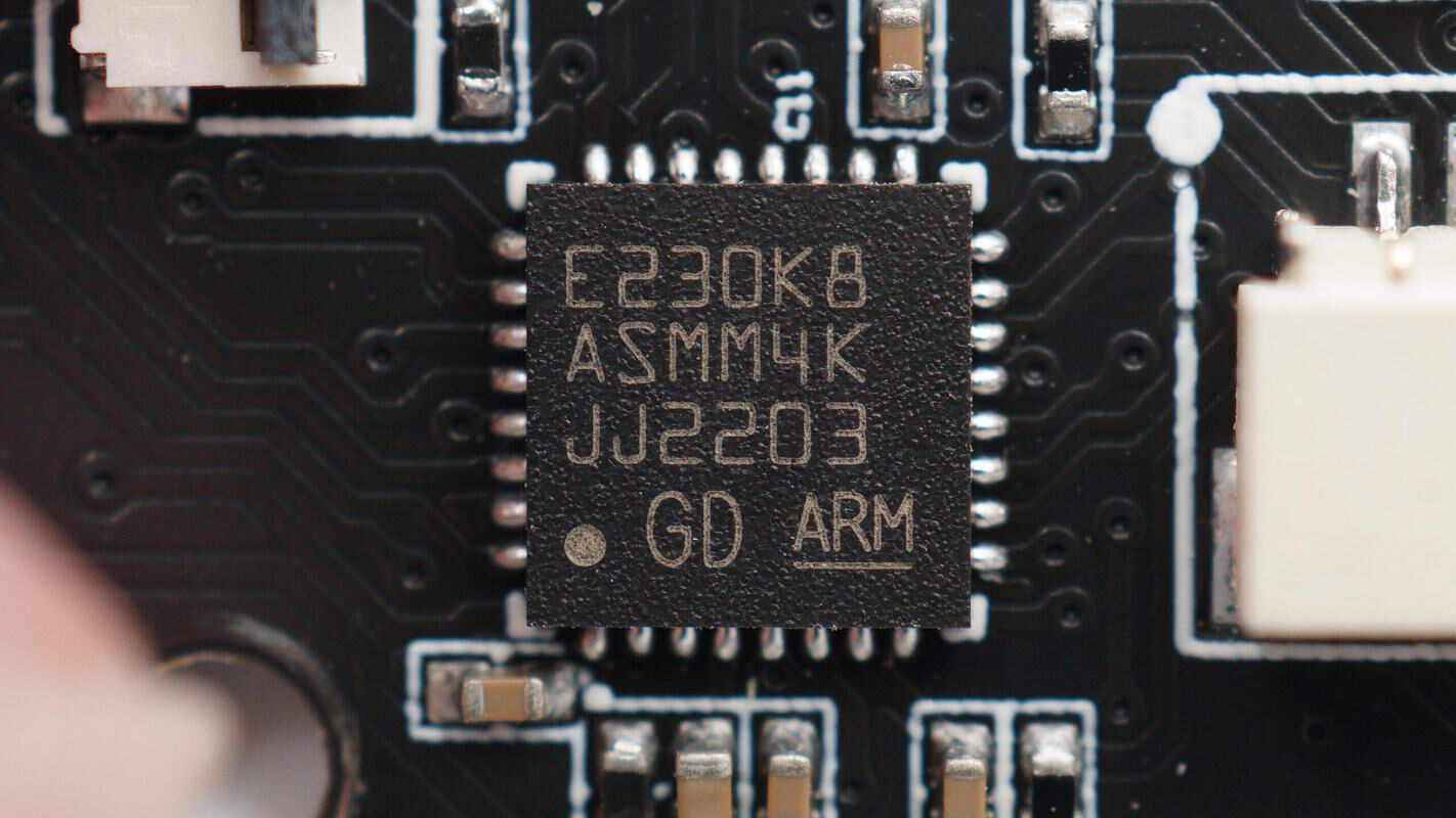 测公摊,产品偷工减料好神器,德力西a40激光测距仪拆解_测量_充电_内置