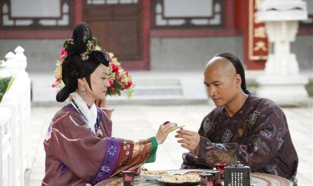 康熙最宠爱的妃子,却在亲生儿子登上皇位后,选择自尽_德妃_皇帝_一生