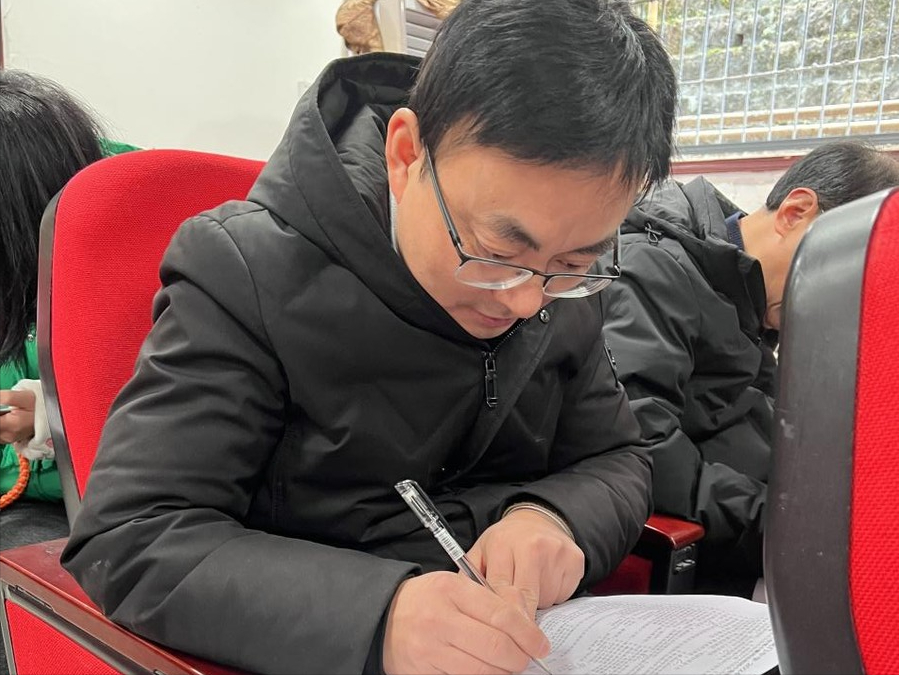 南充龙门中学召开2024年春季学期师德师风专题培训会