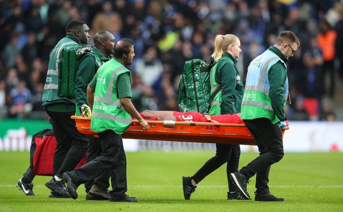 第23分钟,凯塞多在争抢中踩踏了赫拉芬贝赫.