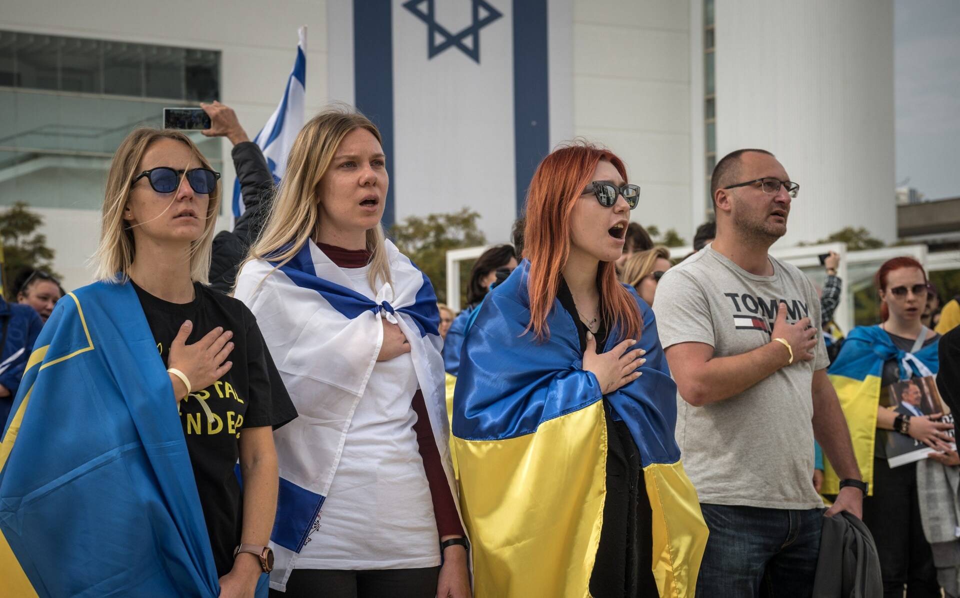 这两国并不不孤单,誓言要与西方站在一起,一场三角关系从此展开_冲突_