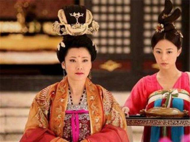 (剧照)除了姐妹乔氏,还有一个人当时也救了韦氏,这人就是宋钦宗赵恒