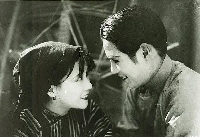 "电影皇帝"金焰,先后迎娶两位影后,晚年卧病20年妻子不离不弃_上海