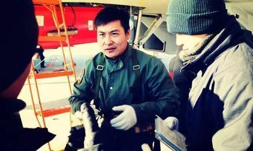 4秒,他放弃跳伞挽救歼15 只剩7个飞行架次,他就能飞上航母_张超_舰载